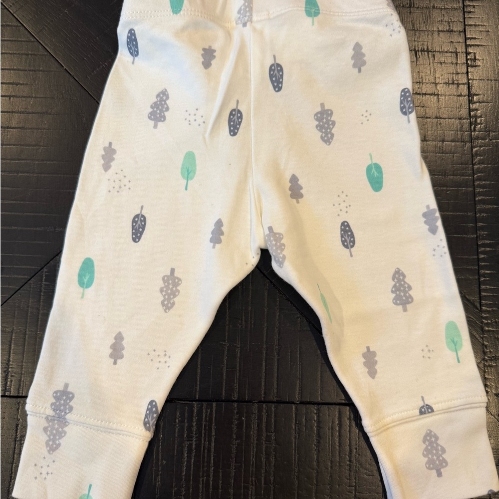 NWT Gymboree Baby White Leggings with Green Leaf and gray tree Print